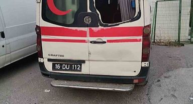 Bursa’da akılalmaz olay : Hastaneye ait ambulansın ve güvenlik kulübesinin camlarını kırdılar