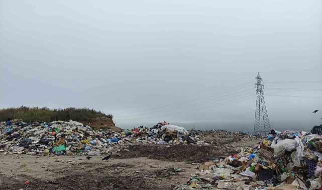 Çöp yığınları tehlike saçıyor