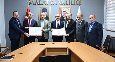 Depremde ağır hasar alan Şeker Cami yeniden inşa ediliyor