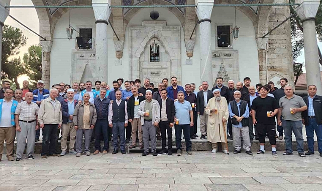 Efeler’de vatandaşlar sabah namazında bir araya geldi