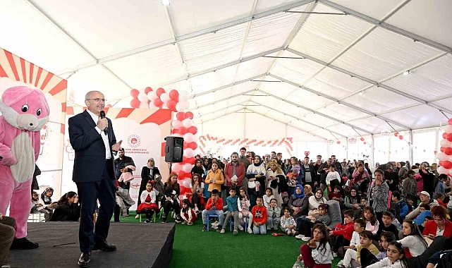 Er, Çocukların neşesine ortak oldu