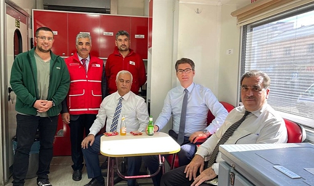 Erciş Kaymakamı Murat Karaloğlu Kızılaya Kan Verdi