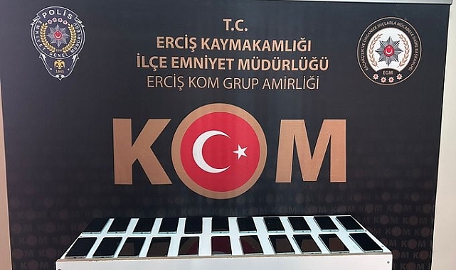 Erciş'te çok sayıda kaçak cep telefonu ele geçirildi