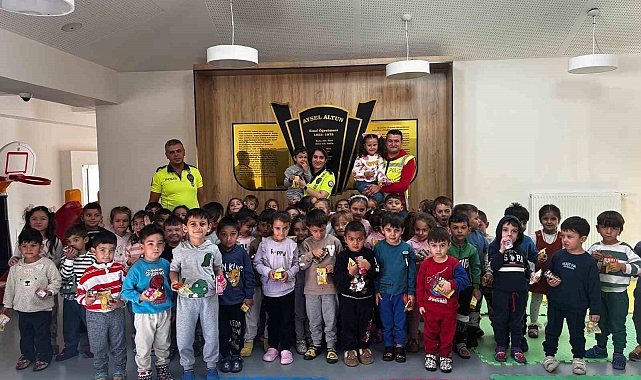 Erzincan Refahiye'de çocuklara trafik eğitimi verildi