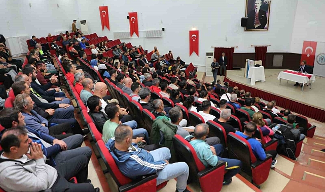 Erzincan Valisi Hamza Aydoğdu, beden eğitimi öğretmenleri ve spor antrenörleriyle bir araya gelerek istişarelerde bulundu