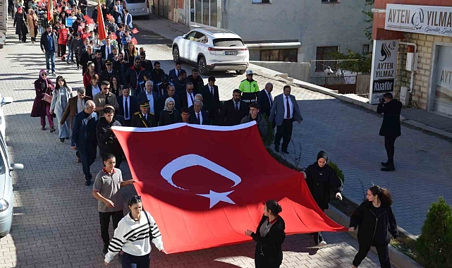 Erzincan'ın Tercan ilçesinde Cumhuriyet Yürüyüşü yapıldı