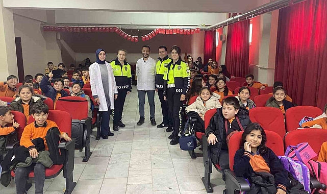 Erzurum da polis çocuklara kemer takma eğitimi verdi