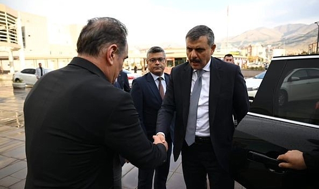 Erzurum Valisi Mustafa Çiftçi'den hastalara moral ziyareti