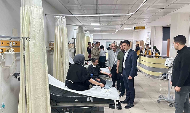 Erzurum'un Horasan ilçesinde öğrenci servisi ile kamyonet çarpıştı: 8 yaralı