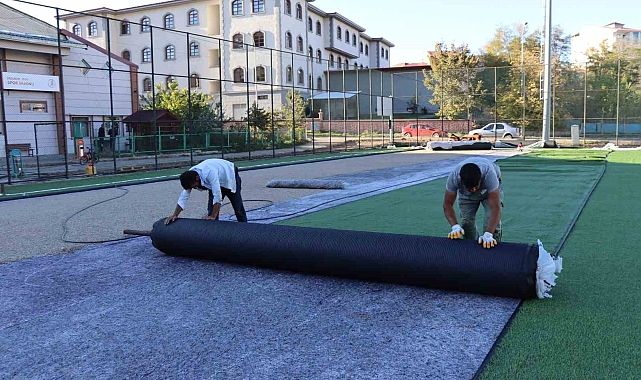 Erzurum'un Oltu İlçe stadyumu zemini yenileniyor
