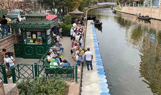 Eskişehir’de gondol sırası yoğunluğu oluştu