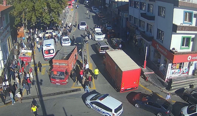 Freni patlayan traktör 2 araca çarptı: 2 yaralı