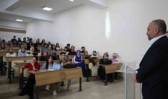 Gazeteciler Cemiyeti Başkanı Özbey, öğrencilerle deneyimlerini paylaştı