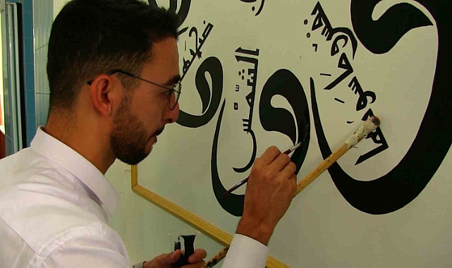 Genç imam nakkaşlıkla cami duvarlarını süslüyor