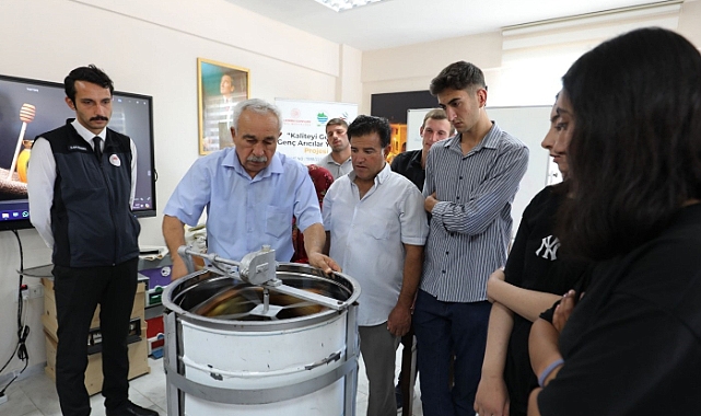 Gençler arıcılıkla istihdama katılıyor