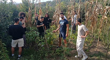 Gençler toprakla uğraşıp stres atıyor