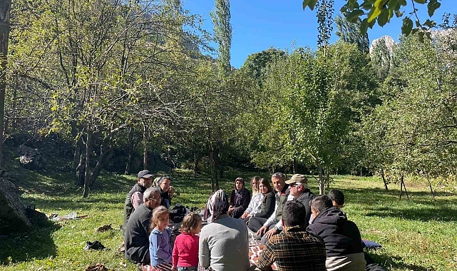 Hakkari'nin Yüksekova'da çiftçiler bilgilendiriliyor