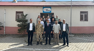 Hamur Kaymakamı Mahir, ihtiyaç sahibi aileleri ziyaret etti