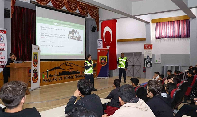 Jandarma’dan öğrencilere ’Uygulamalı Trafik Güvenliği Eğitimi’