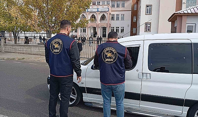 Jandarma okul çevreleri ve servis araçlarını denetledi