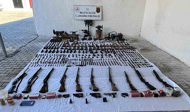 Jandarmadan  Dev Operasyon Silah ile bomba yapımında kullanılan kimyasallar ele geçirildi