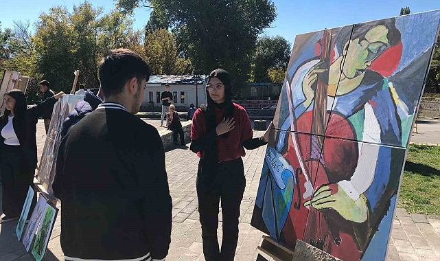 Kars karma resim sergisi yoğun ilgi gördü