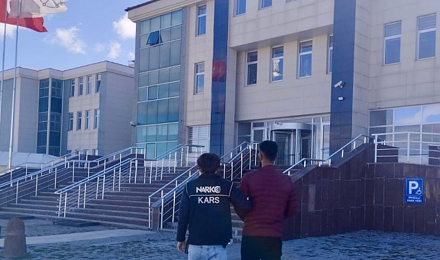 Kars'ta otomobil tavanına saklanan uyuşturucu Şila'ya takıldı