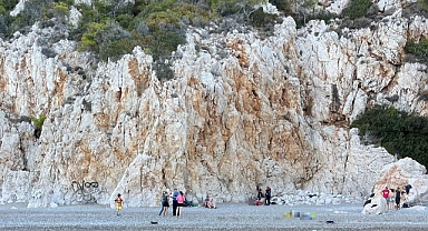 Kayalıklara tırmanan Alman turist metrelerce yükseklikten düşerek hayatını kaybetti