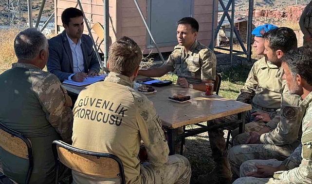 Kaymakam Çelik, Çeliktepe üs bölgesinde Mehmetçik ile bir araya geldi