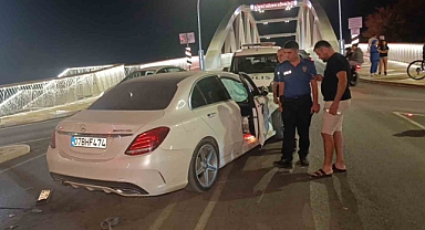 Kırmızı ışık ihlali kaza yaptırdı