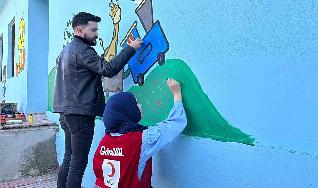 Kızılay gönüllülerinden Atabindi Köyü İlkokulu'na renkli dokunuş