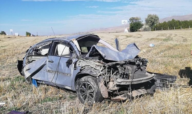 Kontrolden çıkan otomobil tarlaya uçtu: 2 ölü, 1 yaralı