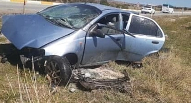 Konya’da devrilen otomobilin sürücüsü yaralandı