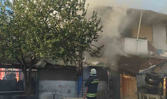 Lastikçide çıkan yangın korkutttu