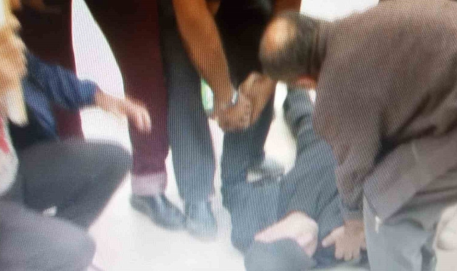 Malatya'da basın açıklaması sırasında fenalaşan vatandaş bayıldı