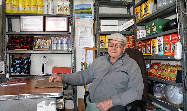 Manisa’da 82 yıllık esnaf çalışma azmiyle göz dolduruyor