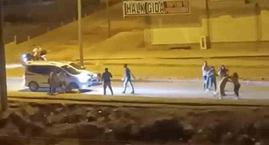 Mardin’de kadınların cadde ortasında taşlı sopalı kavgası