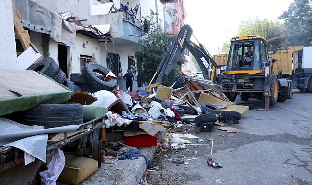 Mersin’de çöp evden tonlarca atık çıktı