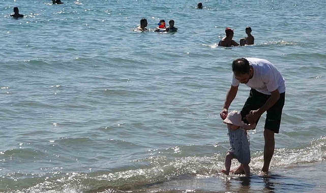 Mersin’de sahiller, sakinliği sevenlere kaldı