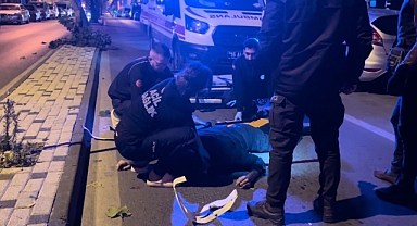 Motosiklet yola atlayan yayaya çarptı: 1 ölü, 2 yaralı