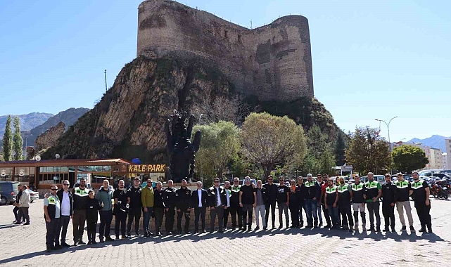 Motosikletçiler Oltu'da şov yaptı