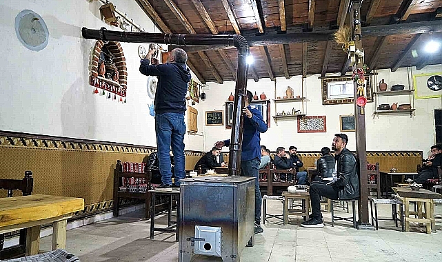 Muş'ta kahvehanelerde sobalar kuruldu