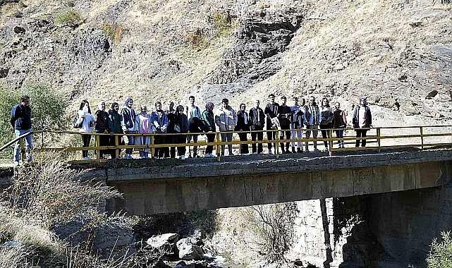 Muş'ta teknoloji bağımlılığına karşı yöresel çocuk oyunları etkinliği düzenlendi