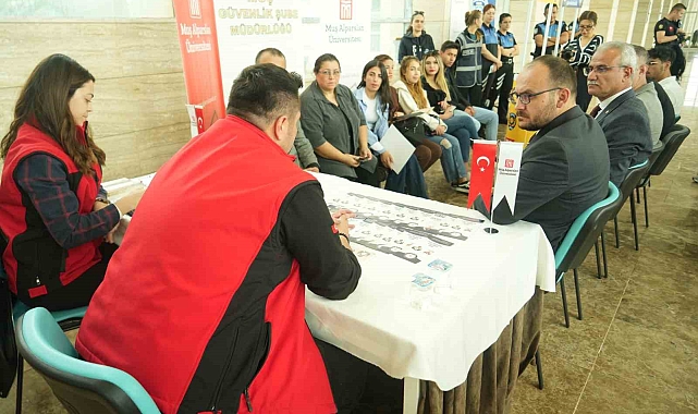 Muş'ta "El Ele Güvenli Geleceğe" projesi kapsamında bilgilendirme standı kuruldu