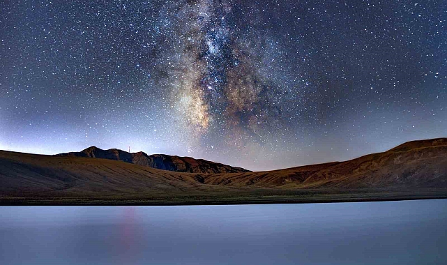 Nemrut Krateri'nde ki göllerle yıldızların buluşması hayran bırakıyor