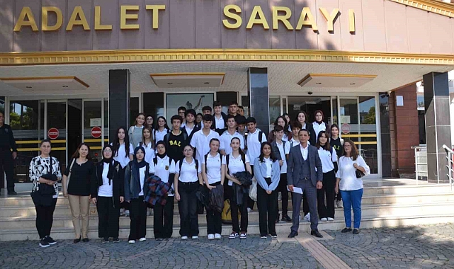 Öğrenciler adliyeyi gezdi
