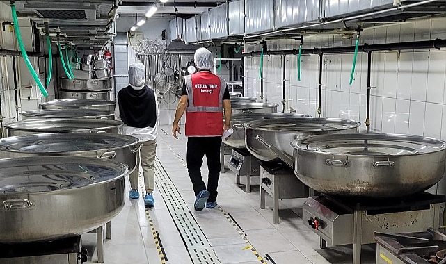 Öğrencilere yemek yapılan alanlara inceleme