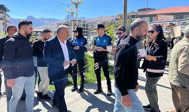 Polisinden bilgilendirme standı