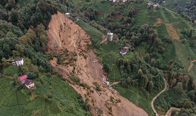 Rize’de heyelanın yaşandığı alan havadan görüntülendi
