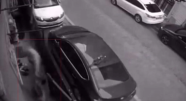 Silahlı saldırgana anahtarlık atarak karşı koydu
